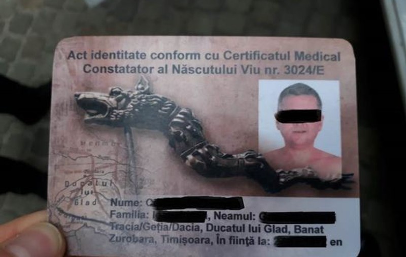 Un șofer a fost amendat de polițiști după ce le-a prezentat un buletin pe care scria "născut viu din Ducatul lui Glad"