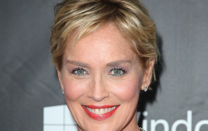 Nici nu zici că are 58 de ani! Sharon Stone, fabuloasă în costum de baie
