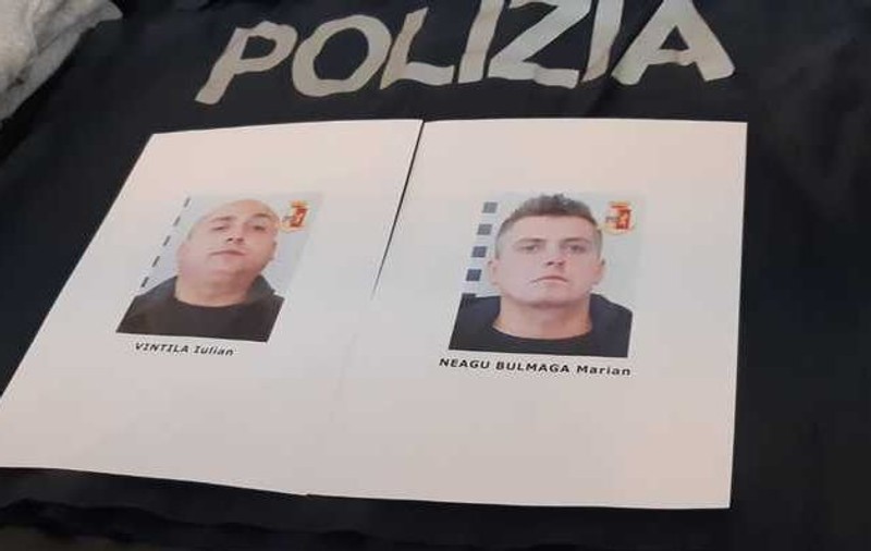 Doi români au jefuit un magazin din Italia, după ce au spart vitrina cu o mașină furată. Imagini din timpul jafului spectaculos / VIDEO