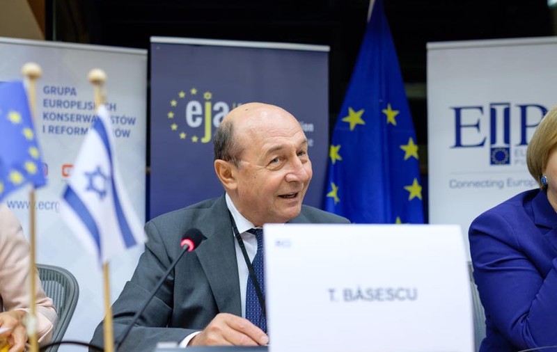 „Este o zi neagră și rușinoasă în istoria Camerei Deputaților” crede Traian Băsescu, după adoptarea tacită a legii autonomiei ținutului secuiesc