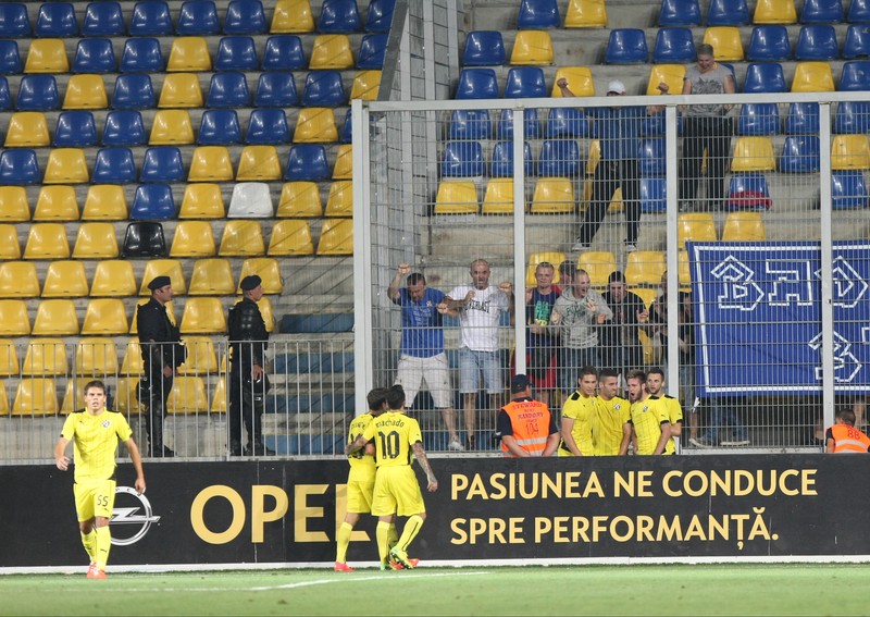 Cei 15 fani croați care au ajuns pe ”Ilie Oană” au plecat fericiți acasă. Foto: Vlad Chirea
