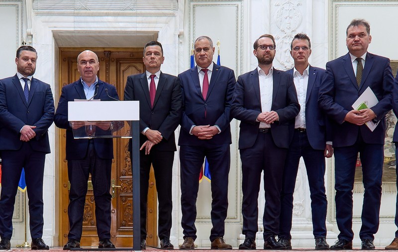 Reacția USR, după ce PSD-PNL-UDMR au amenințat cu excluderea: „Ciolacu zicea că se tatuează că nu cresc taxele, să își caute salon”
