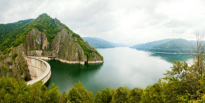 Barajul și Lacul Vidraru