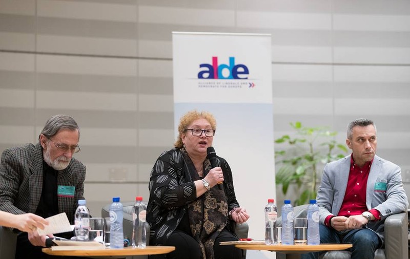 Probleme în coaliția de guvernare. Un lider ALDE cere demisia lui Darius Vâlcov