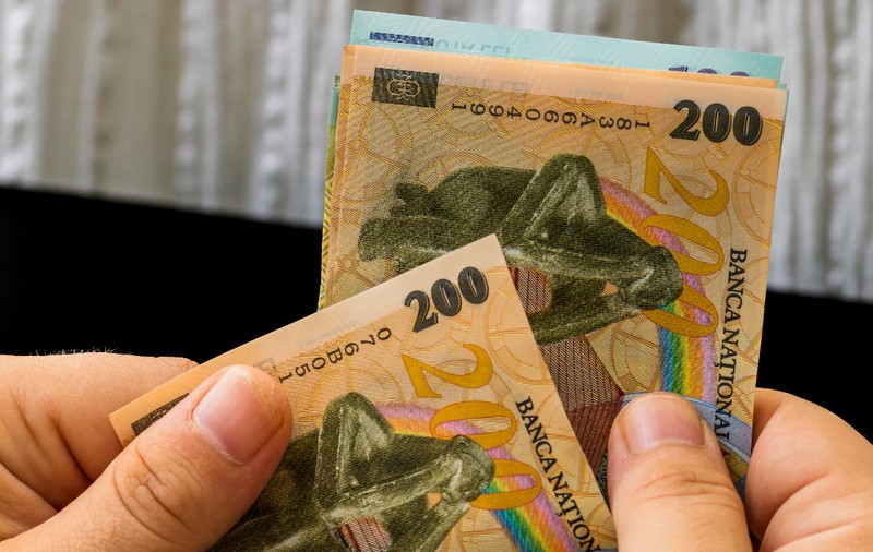 Un fost pompier din Oradea s-a dat drept fals ofițer SRI şi a obţinut peste 20.000 de euro din promisiuni false de angajare la SRI, SIE, SMURD sau ISU
