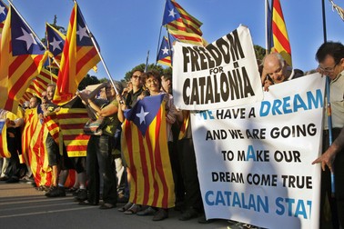 Catalanii au ieşit în stradă pentru independenţă FOTO: EPA