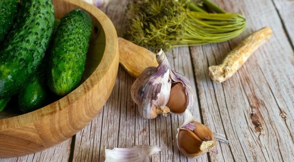 Cât hrean se pune la murături și de ce nu trebuie să lipsească din borcan. Sursă foto: Shutterstock