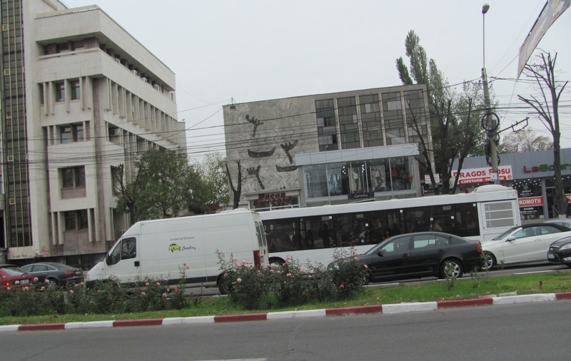 O frână bruscă a unui autobuz a băgat trei călători în spital