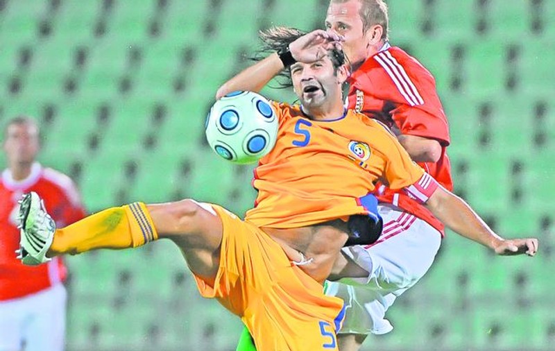 Dorinel Munteanu, recordmenul selecţiilor sub tricolor, îi dă un sfat lui Cristi Chivu, retras anul trecut din naţionala României: «Să lase supărarea şi să revină!»