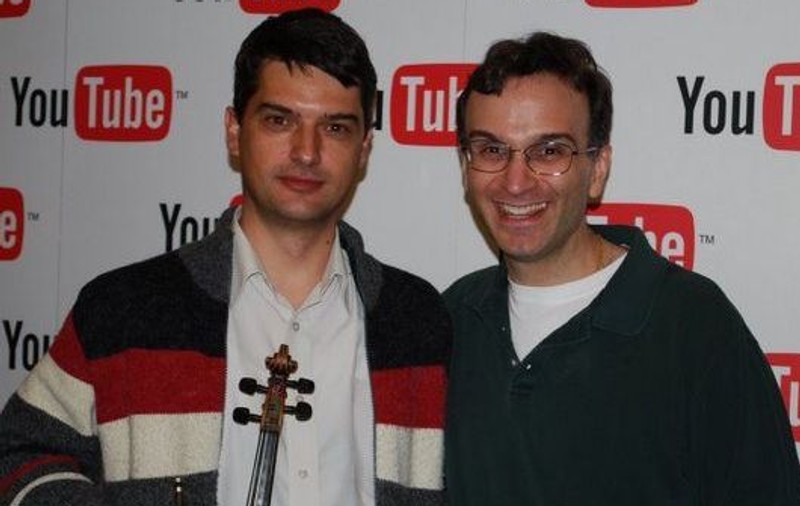 Demenţii, de vorbă cu singurul român din orchestra You Tube