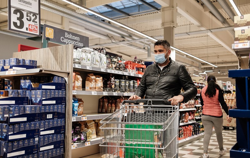 Alexandru Rafila, despre programul redus al magazinelor: „Cozile s-au mutat la benzinării”