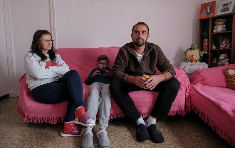 Mărturiile românilor care lucrează la căpșuni în Spania: “Cum strângi un ban, cum apare ceva. Zici că dai înapoi, nu dai înainte niciodată”