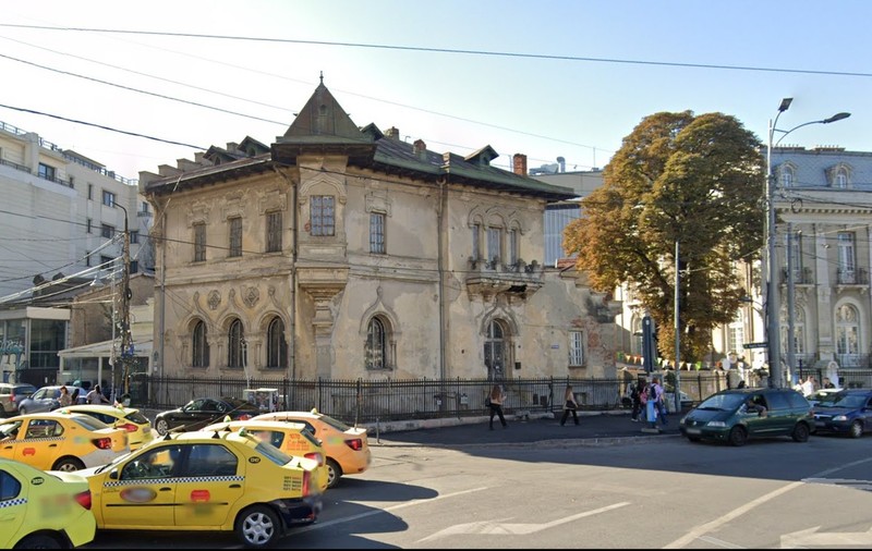 Casa Nicolae Petrașcu din Piața Romană va fi consolidată. Imobilul este părăsit și se degradează de 20 de ani. Cum arăta acum un secol