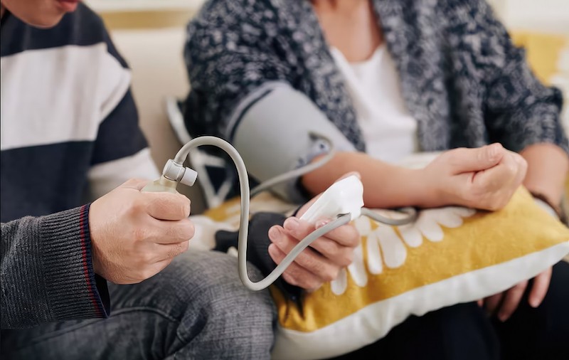 Cum să gestionezi hipertensiunea arterială prin dietă și exerciții fizice