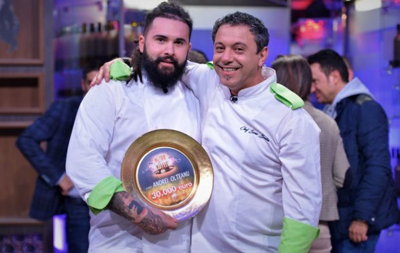 Andrei Olteanu, câștigătorul de la "Chefi la cuțite", va deveni tătic. A făcut anunțul în direct la TV