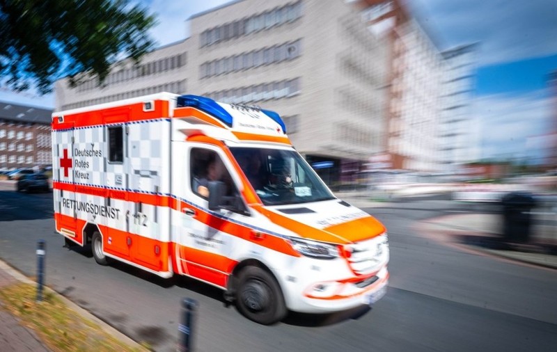 Ambulanța aflată în misiune, blocată de un șofer iresponsabil pe autostradă. Imagine cu caracter ilustrativ. Sursă foto: Getty Images.