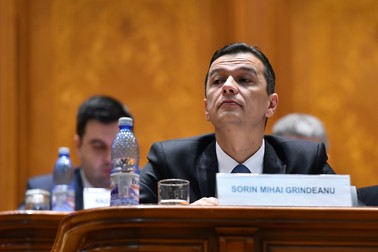 Premierul Sorin Grindeanu participă la dezbaterea moțiunii de cenzură inițiată de PNL și USR, în ședința comună a Camerei Deputaților și Senatului. Foto: Agerpres