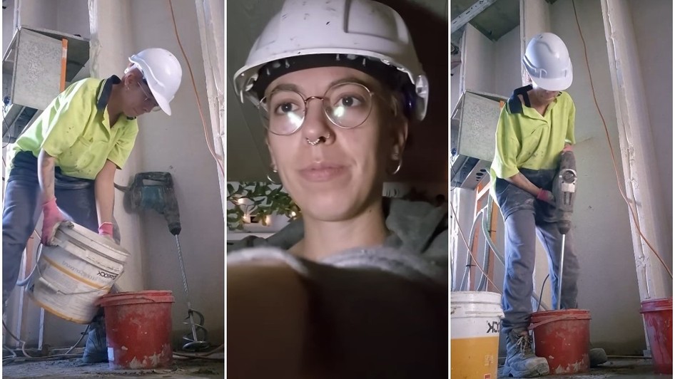 Colaj din trei cadre ce prezintă o tânără purtând cască de protecție albă și echipament de lucru în timp ce amestecă materiale de construcție într-o găleată pe un șantier.
