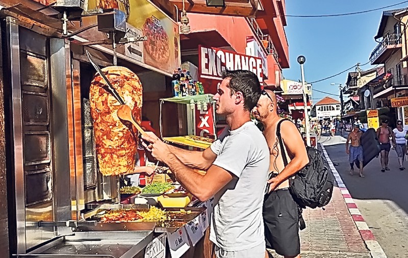 Căldura nu scade pofta de şaorma