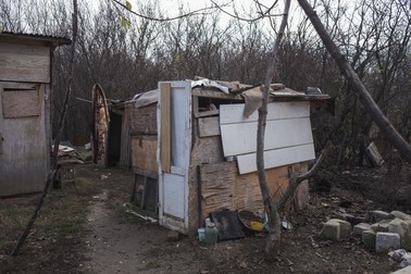 Bucătăria improvizată în care gătește Maria
