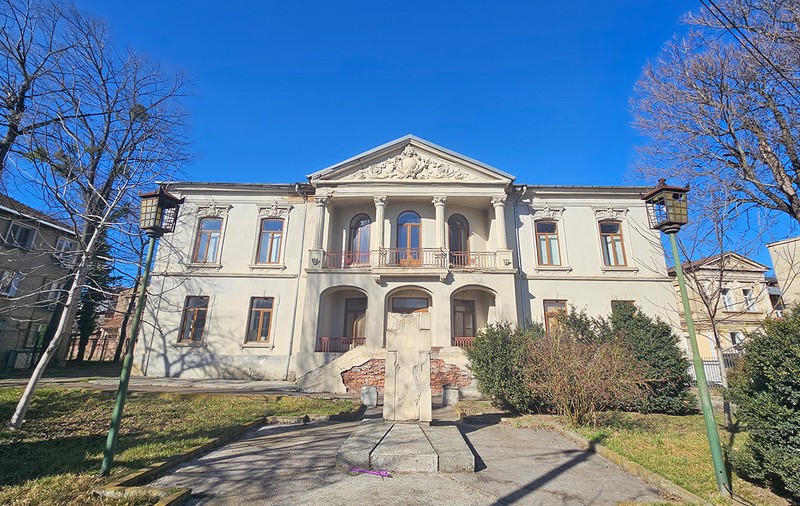 Afacere marca Primăria Iași: a cumpărat un monument istoric din centrul orașului acum 10 ani și l-a lăsat în paragină