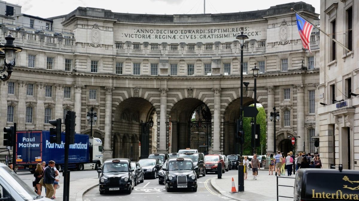 Clădirea istorică din Londra unde a locuit Winston Churchill și care l-a inspirat pe creatorul lui James Bond va deveni hotelul de lux Admiral’s Mess. Sursă foto: Profimedia Images