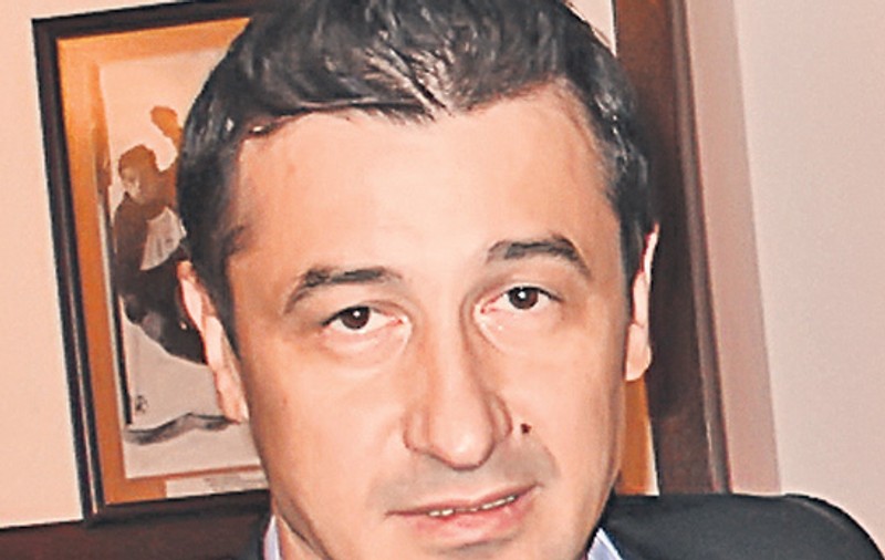 George Tal îşi vede băiatul doar în poze
