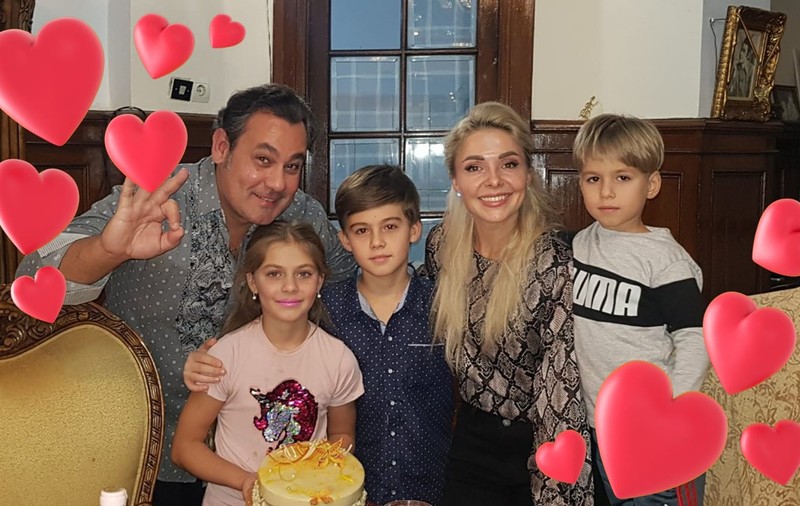 În plină pandemie, Ionuț Dolănescu și-a chemat mama de 82 de ani la un porc la proțap. Maria Ciobanu și-a revăzut nepoții