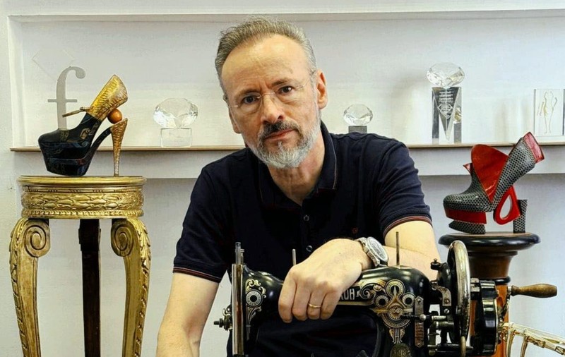 Cât costă sandalele și pantofii creați de Mihai Albu. Designerul se laudă cu prețuri accesibile: „Am cliente peste tot în lume”
