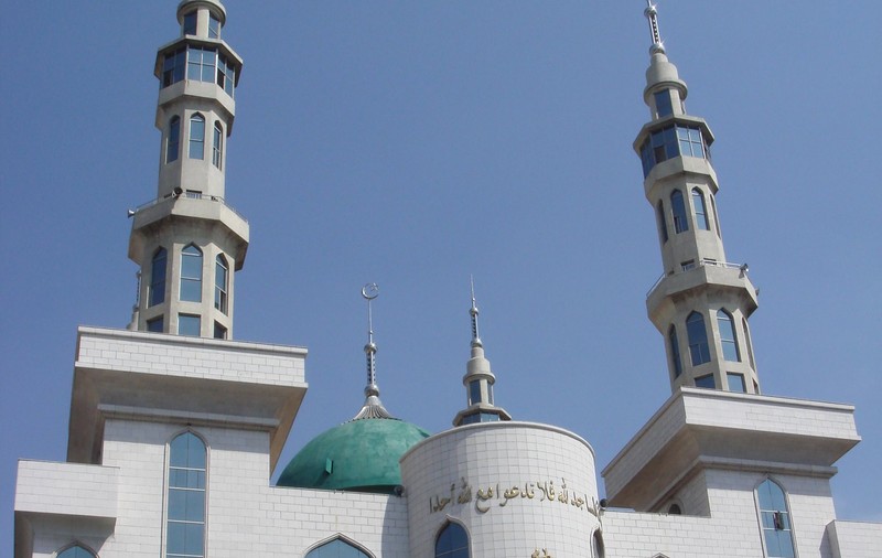 Mii de etnici musulmani au apărat o moschee din China, a cărei cupolă urma să fie demolată. „Coșmarul nostru pare că abia acum începe”