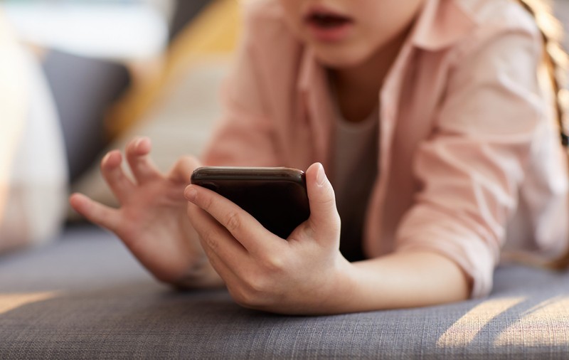 Contul fetiței de 10 ani care primea mii de comentarii sexuale a fost închis de Instagram. Explicația rețelei sociale