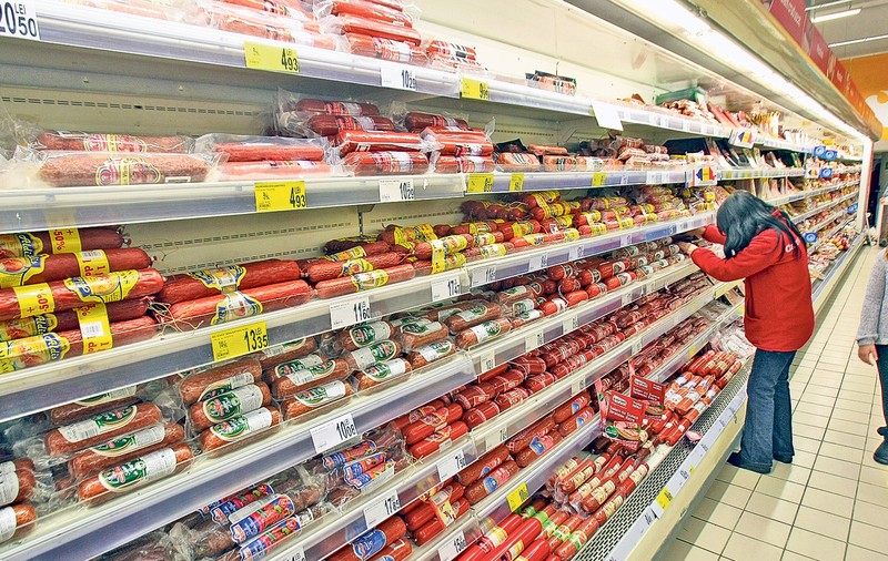Standuri cu produsele aproape de expirare