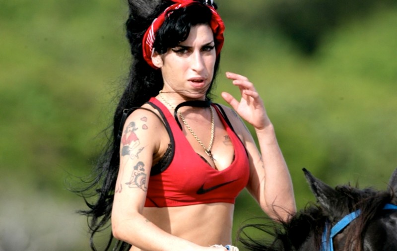 Amy Winehouse trebuie înmormântată cât mai repede! Află de ce!