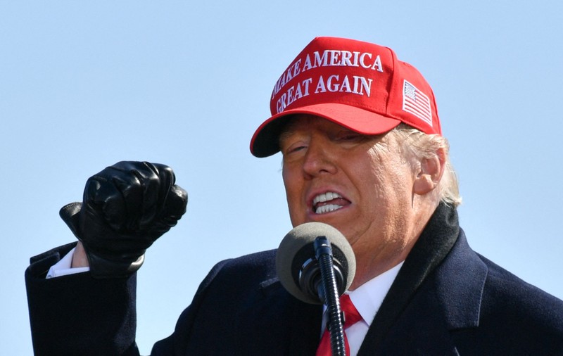 Donald Trump a propus lovirea unei centrale nucleare în Iran. Consilierii l-au convins să renunțe