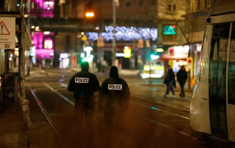 Mai mulți eurodeputați români, blocați în Parlamentul European din cauza atacului de la Strasbourg