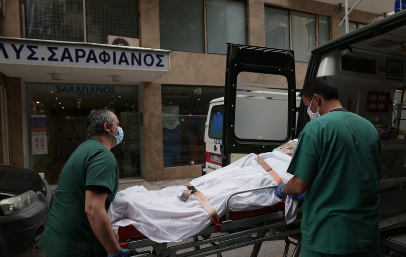 Peste 20 de medici din Grecia renunță la statutul de parlamentari pentru a lucra în spitale pe durata pandemiei