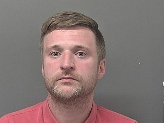 Gareth Ralph și-a bătut partenera de viață în fața copilului lor (foto Humberside Police)