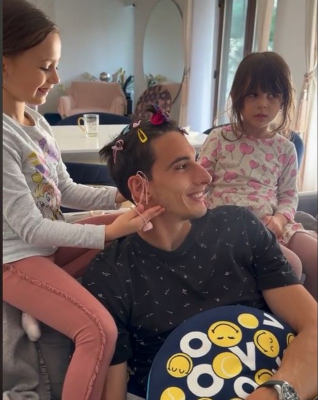 Relația specială pe care Victor Cornea o are cu fetițele Andreei Bălan. Jucătorul de tenis locuiește în casa artistei