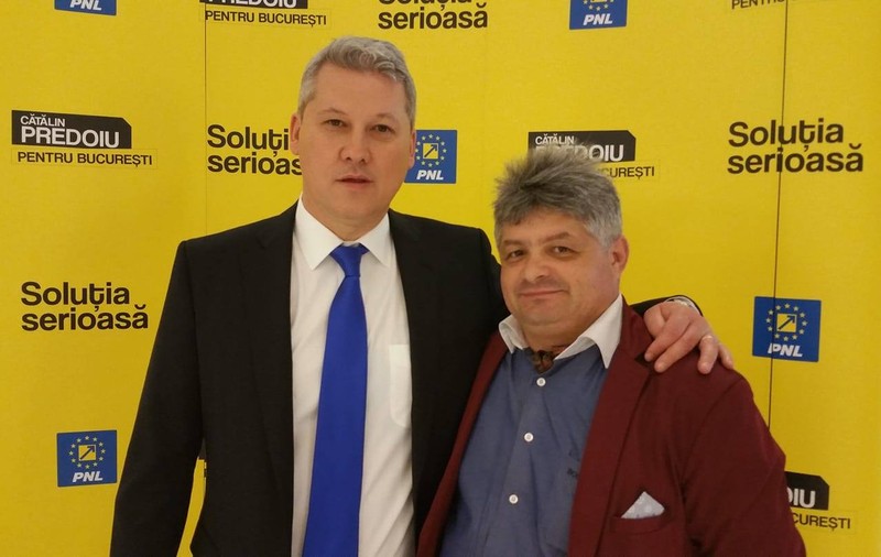 Secureanu distribuie poze cu el zâmbind împreună cu Predoiu, ministrul justiției, chiar înainte să primească prima sentință în procesul de corupție