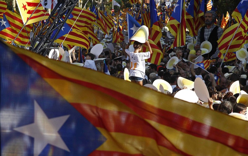 Noi tensiuni între Madrid și Catalonia. Ministerul de interne spaniol preia controlul asupra Poliţiei din regiunea separatistă