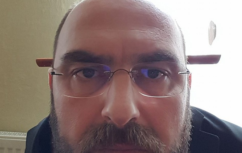 Directorul de școală din Timiș, care a demisionat după ce a postat mesaje obscene pe Facebook, s-a răzgândit