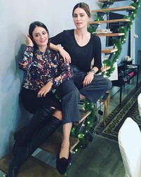 Catrinel Menghia, alături de Lorena, sora sa