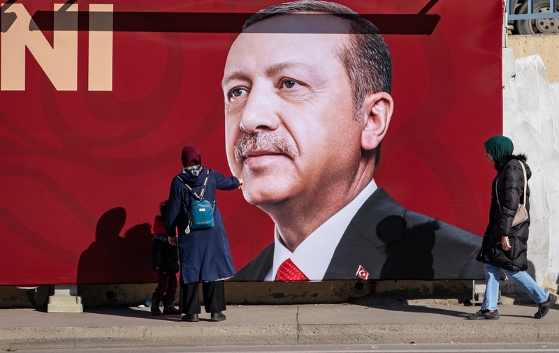 Erdogan a anunțat că alegerile prezidențiale vor rămâne pe 14 mai, în ciuda problemelor cauzate de cutremurele devastatoare