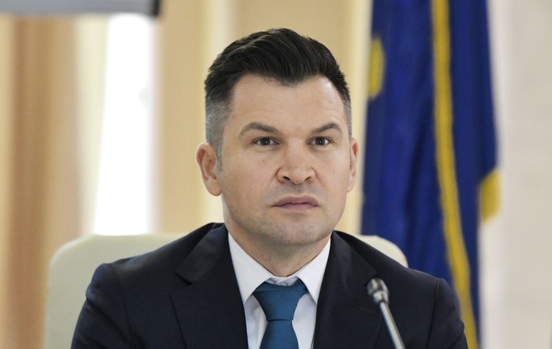 Ministrul sportului susţine că România poate organiza mai mult de patru meciuri la EURO: «Hotărârea va intra în şedinţa de Guvern»