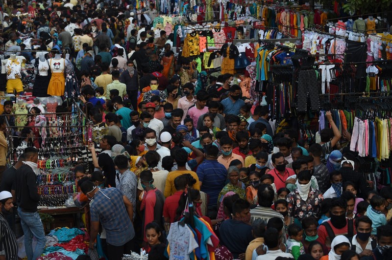 Așa arăta duminică, 8 noiembrie, un târg din Ahmedabad, India. Foto: Profimedia
