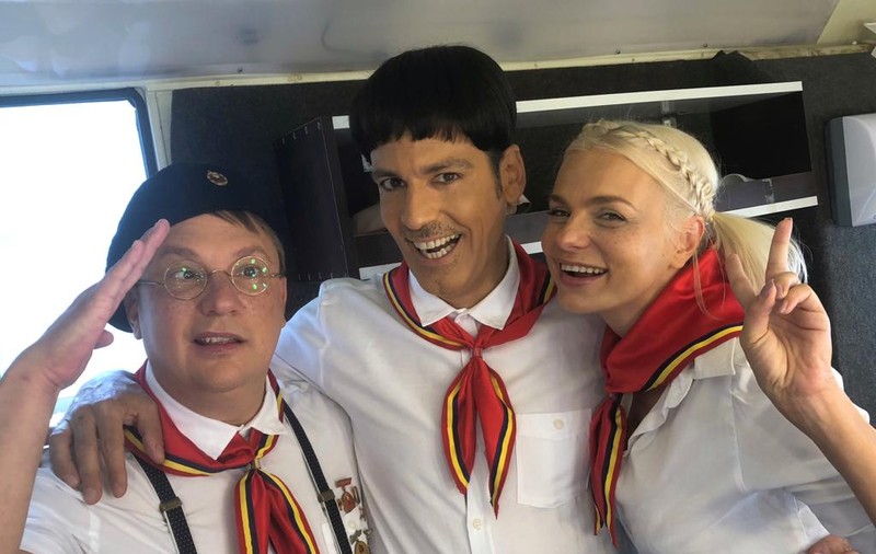 Ștefan Bănică și Marius Florea Vizante îmbracă din nou uniforma de pionier, în serialul "Liber ca pasărea cerului" | FOTO