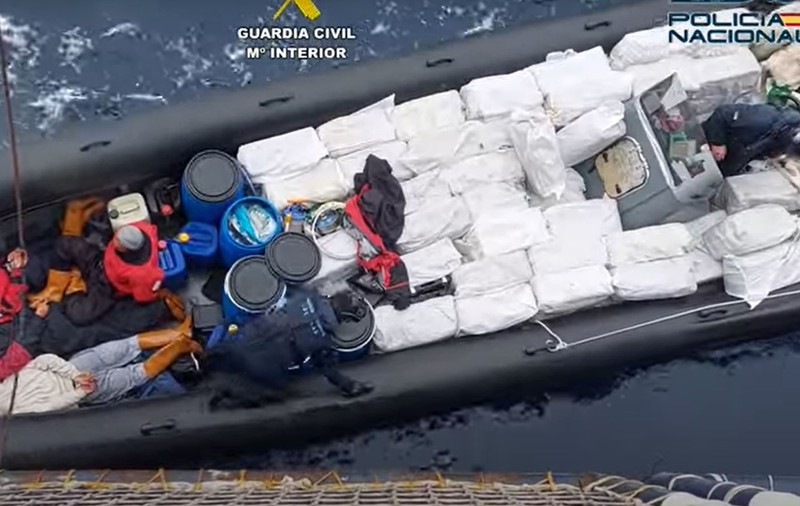 Român arestat, după ce a fost găsit la bordul unei nave cu peste 4 tone de cocaină, în largul Insulelor Canare | VIDEO