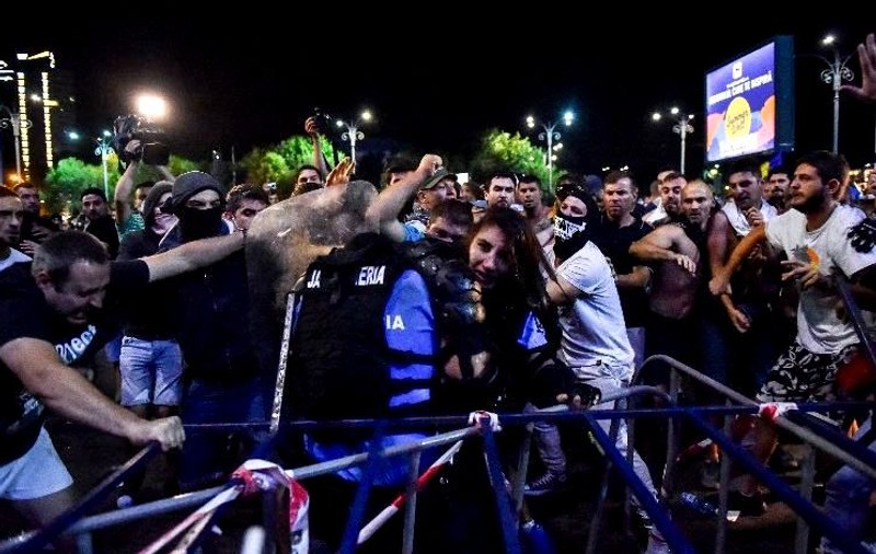 Declarațiile unuia dintre bărbații reținuți în cazul femeii jandarm bătute: „Am participat la violenţe, dar nu din voia mea”