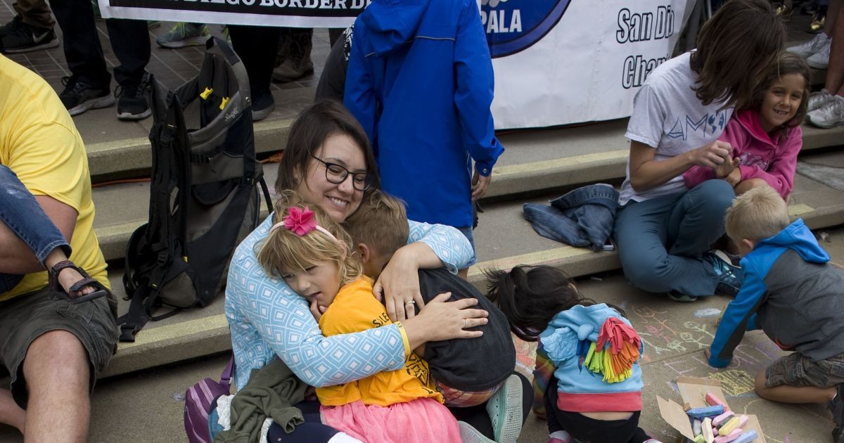 Copiii imigranților vor fi reținuți împreună cu părinții lor după intrarea în SUA