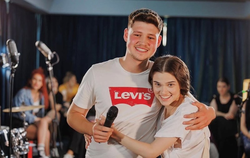 Concurentul de la Vocea României care a ținut legătura cu Theo Rose după eliminarea din show-ul de la PRO TV: „M-a invitat”